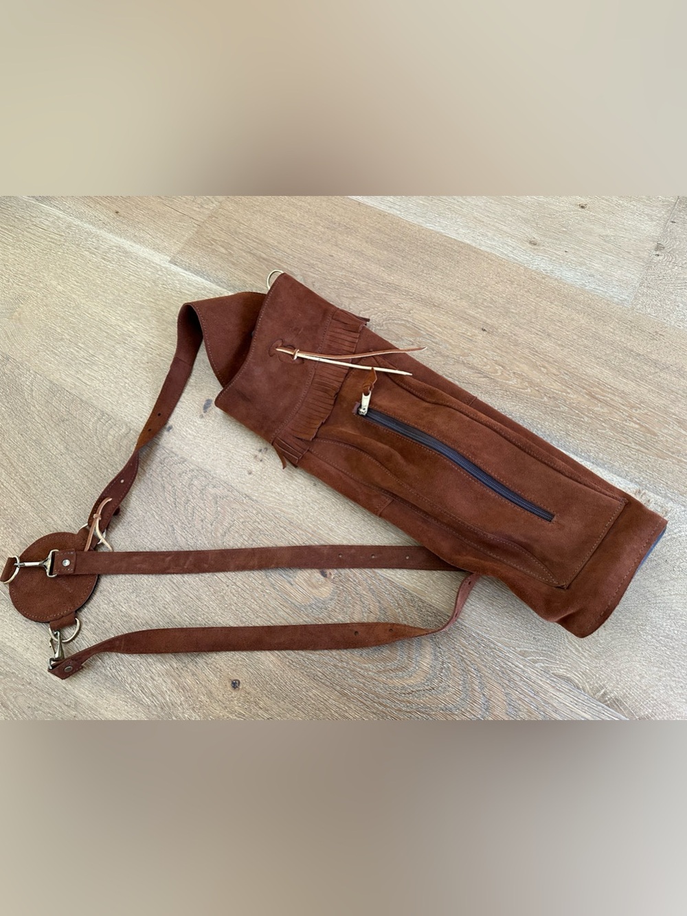 Neet Leather Center of Back Quiver